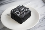 Бамбукове вугілля та чорні десерти